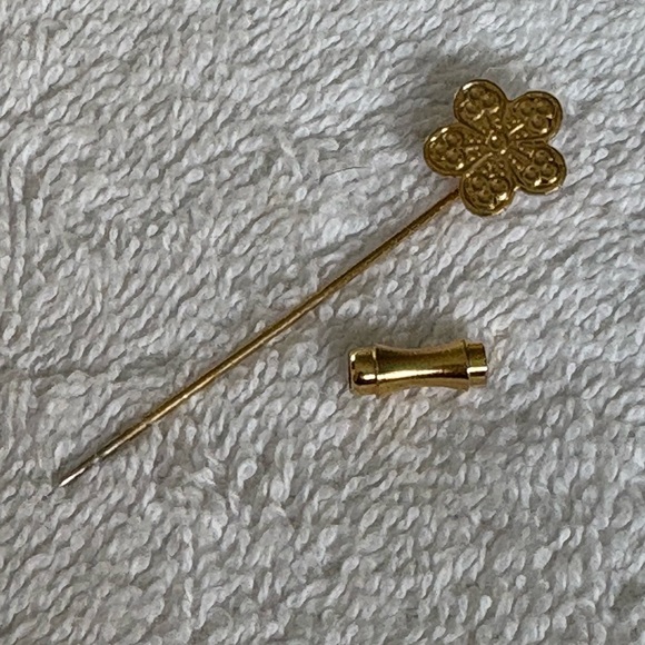 Elegant Gold Tone Floral Stick Pin - Scarf | Hijab | Lapel Pin Brooch - Picture 1 of 7